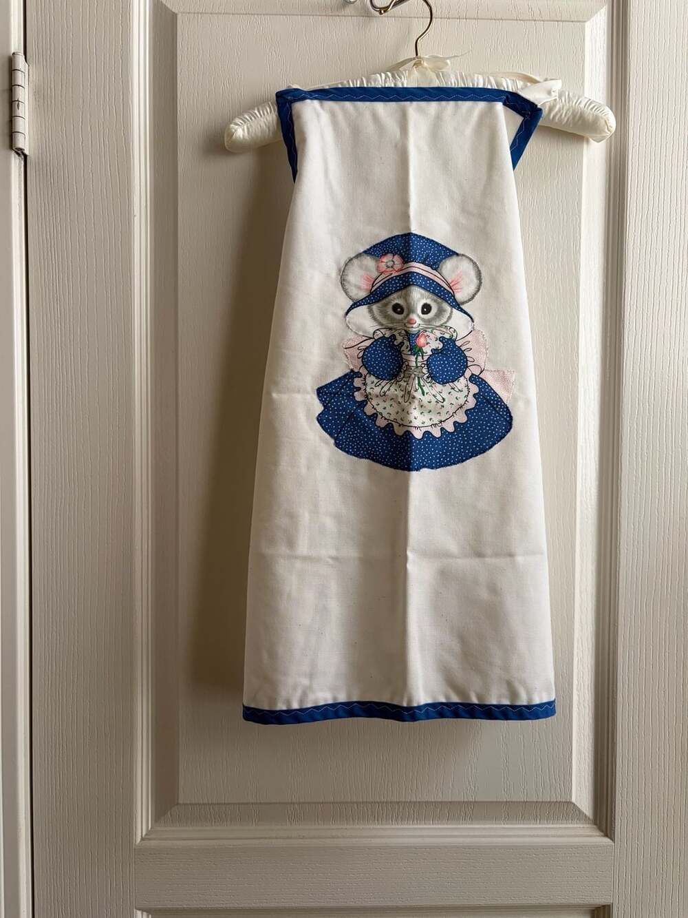 Vintage 1970s/80s Handmade children’s  Apron – Adorable Mouse Appliqué